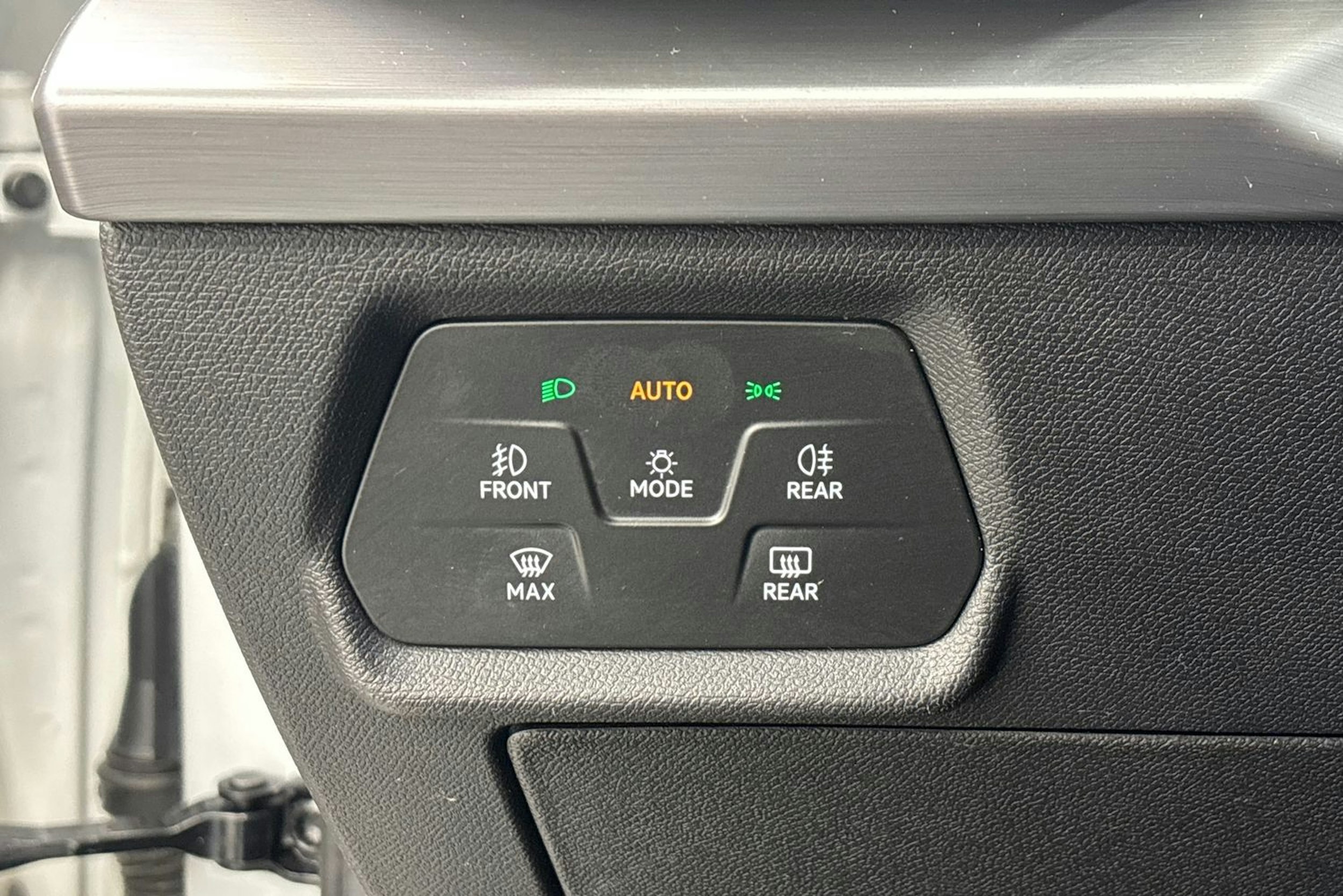 valkoinen SEAT Leon Sportstourer 2021 kuva 20.