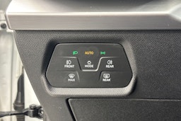 valkoinen SEAT Leon Sportstourer 2021 kuva 20.