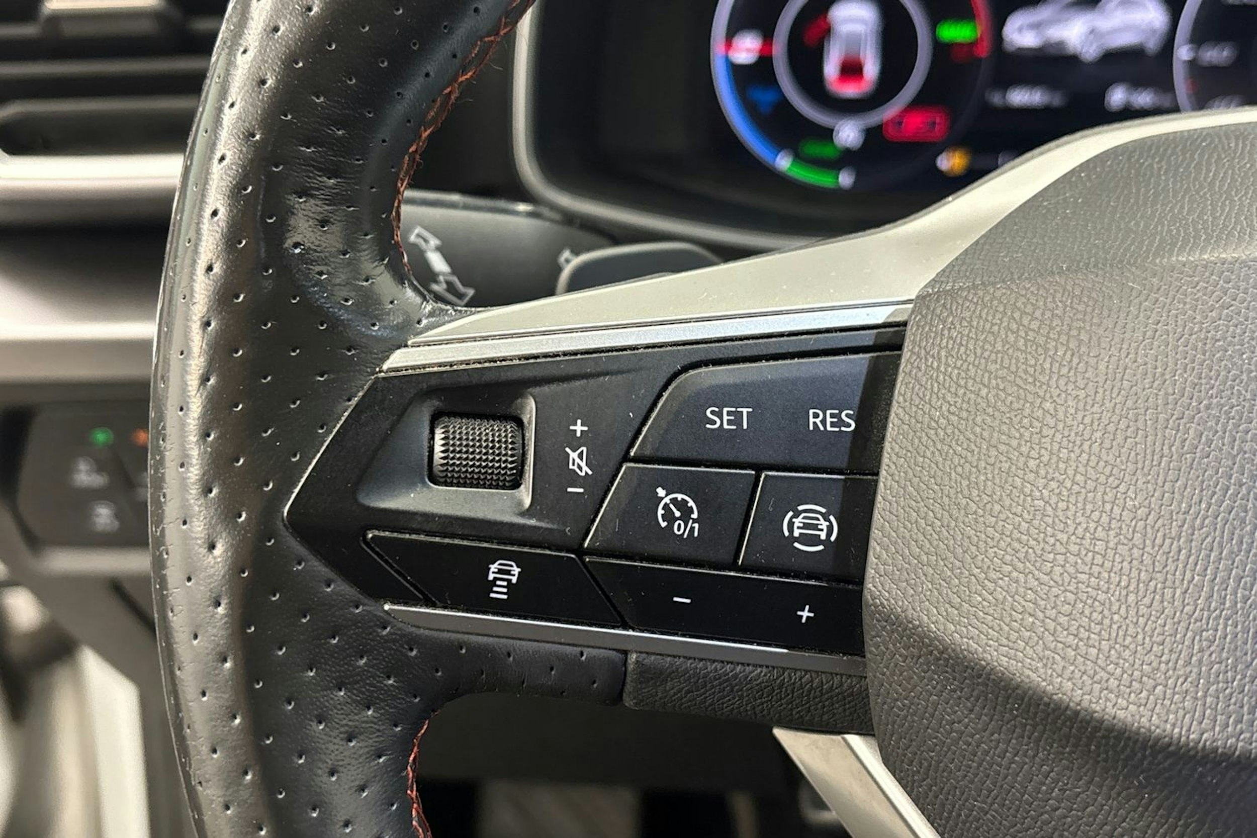 valkoinen SEAT Leon Sportstourer 2021 kuva 21.