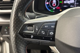 valkoinen SEAT Leon Sportstourer 2021 kuva 21.