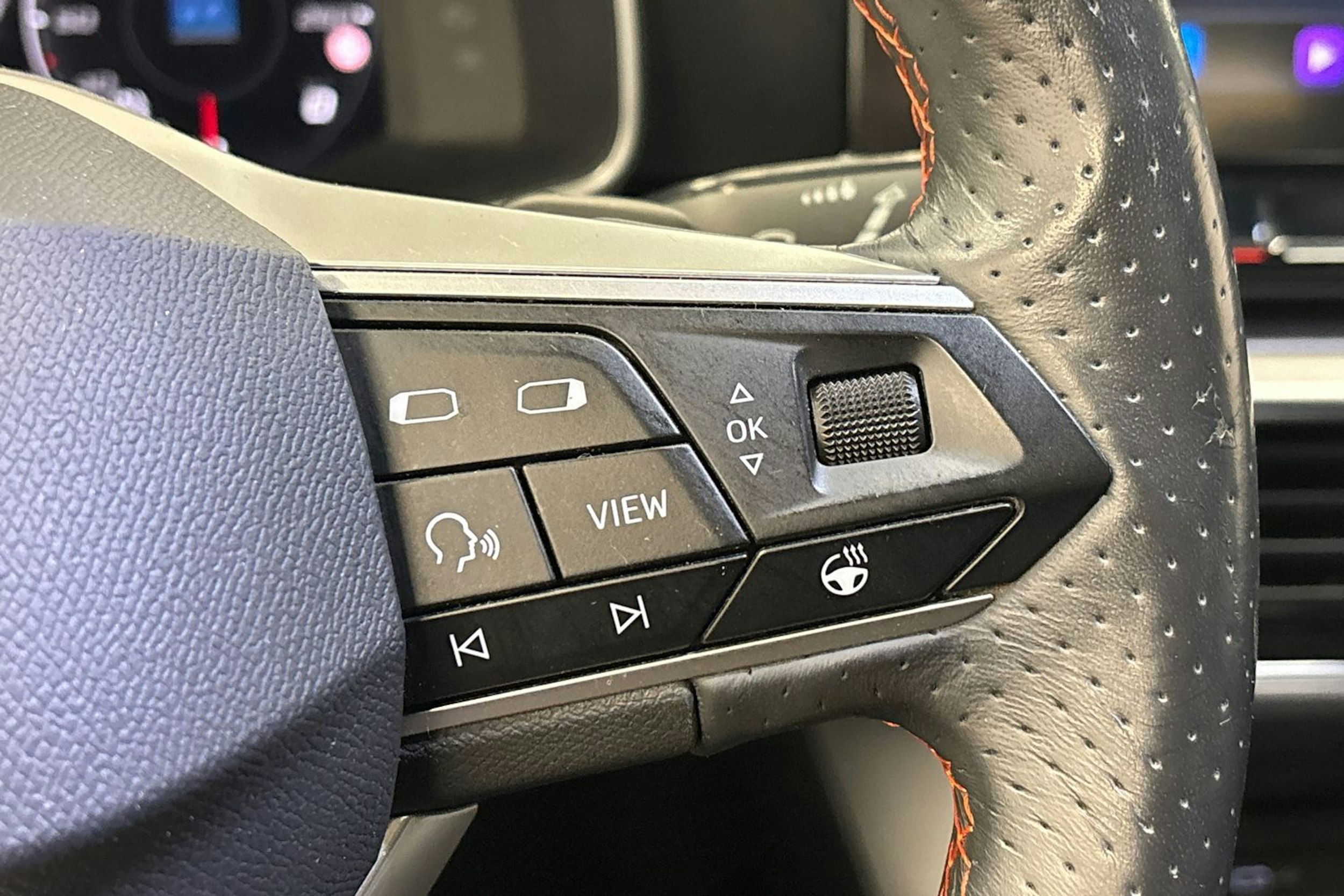 valkoinen SEAT Leon Sportstourer 2021 kuva 22.