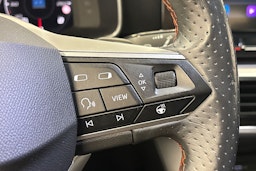 valkoinen SEAT Leon Sportstourer 2021 kuva 22.