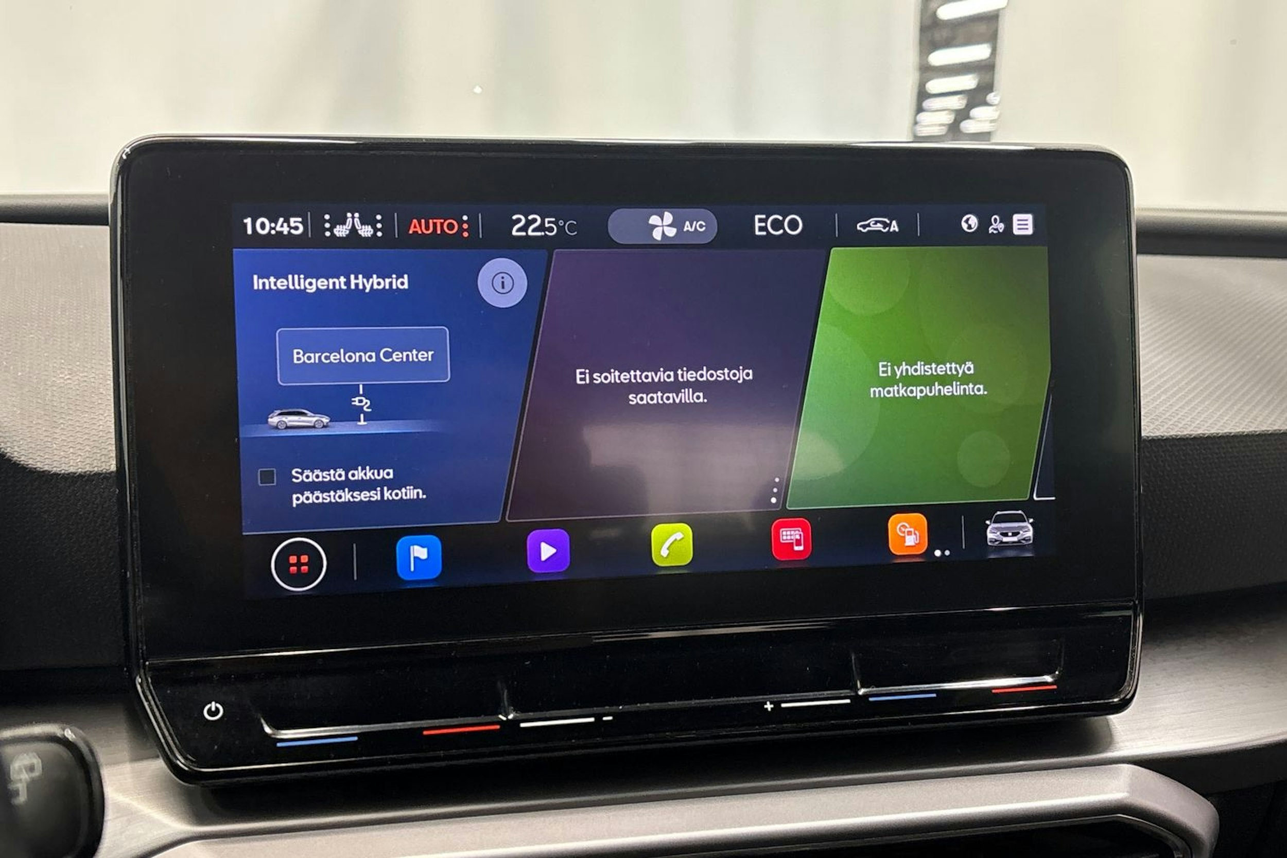 valkoinen SEAT Leon Sportstourer 2021 kuva 24.