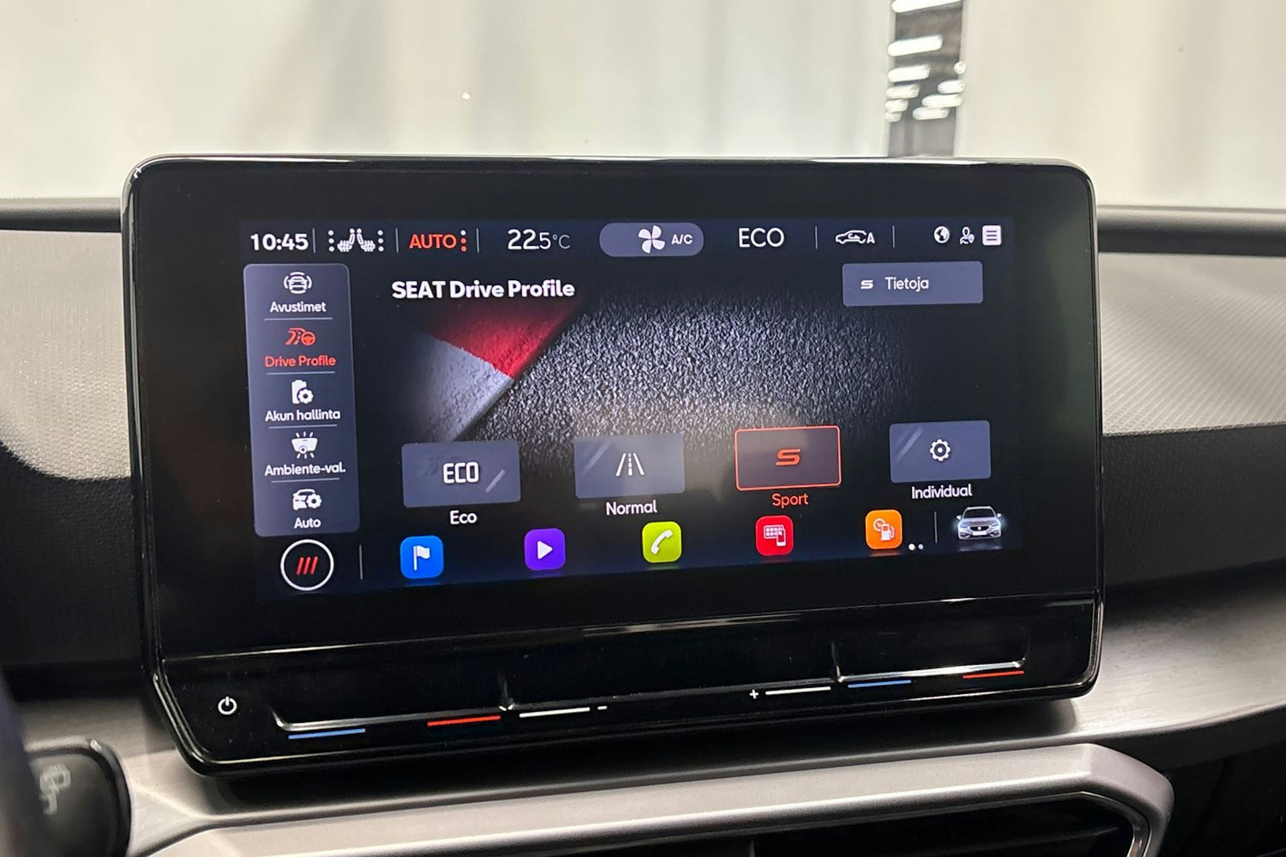 valkoinen SEAT Leon Sportstourer 2021 kuva 26.