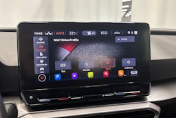 valkoinen SEAT Leon Sportstourer 2021 kuva 26.