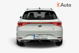 valkoinen SEAT Leon Sportstourer 2021 kuva 3.