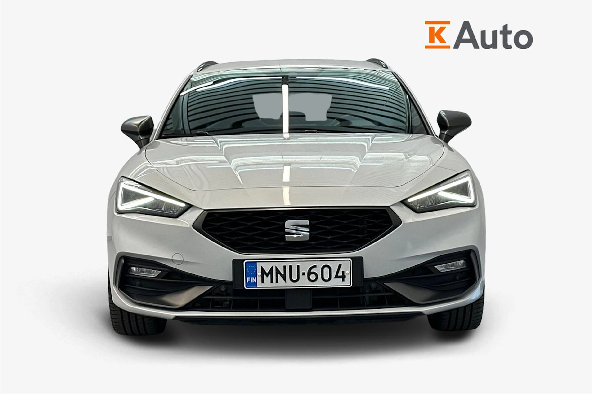 valkoinen SEAT Leon Sportstourer 2021 kuva 4.