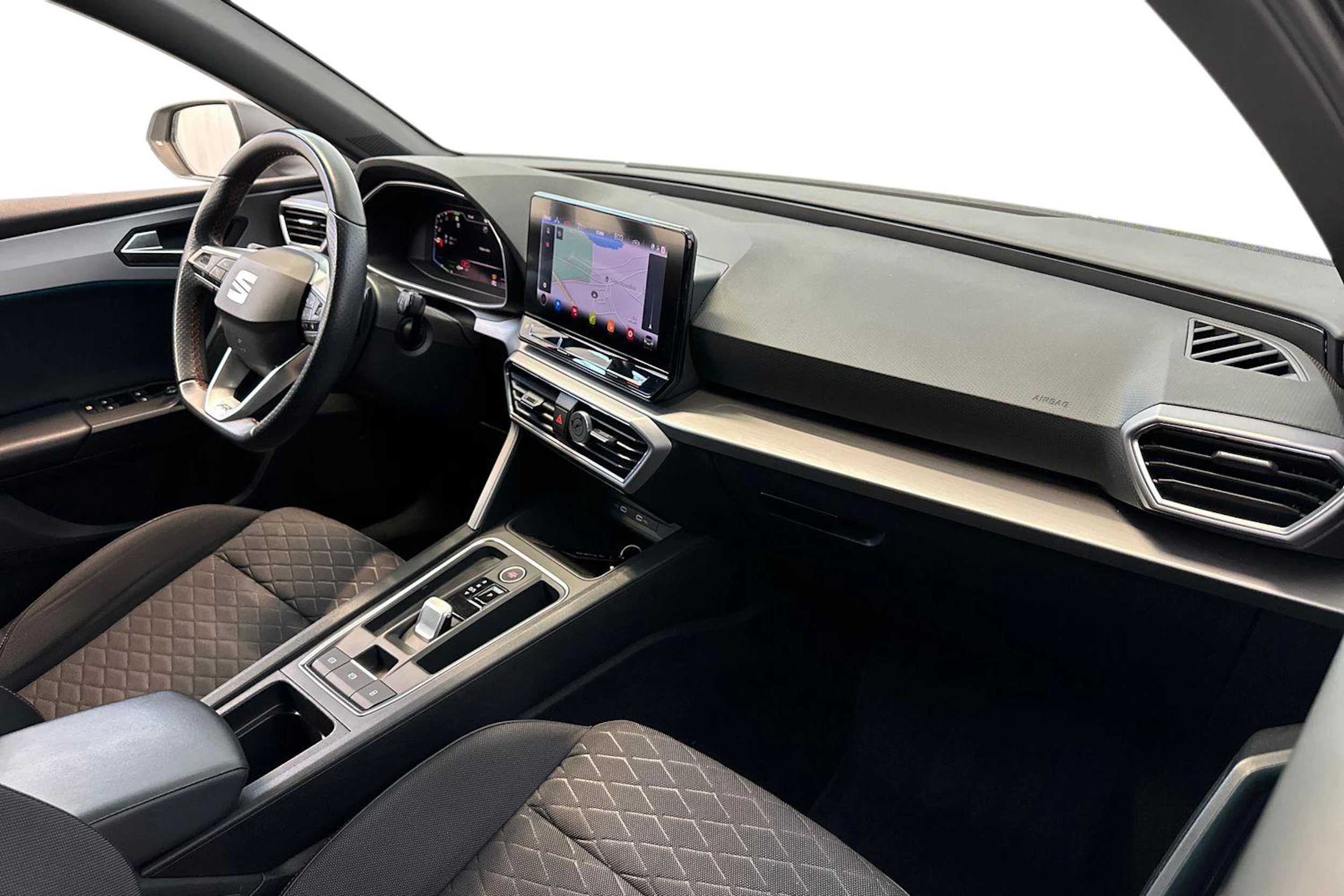 valkoinen SEAT Leon Sportstourer 2021 kuva 7.