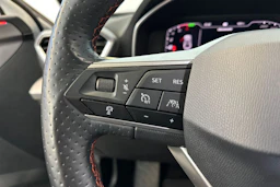 valkoinen SEAT Leon Sportstourer 2021 kuva 11.