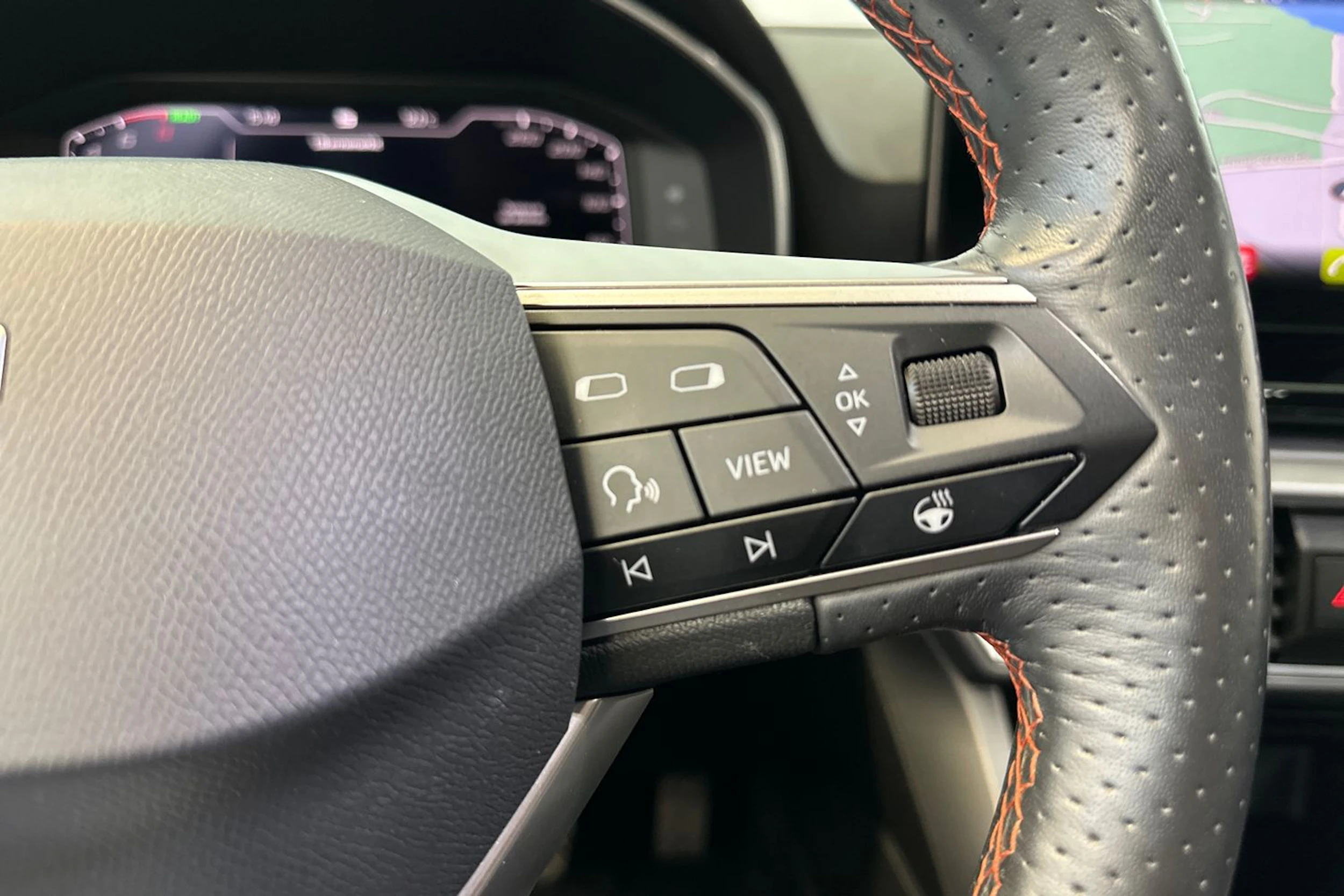 valkoinen SEAT Leon Sportstourer 2021 kuva 12.