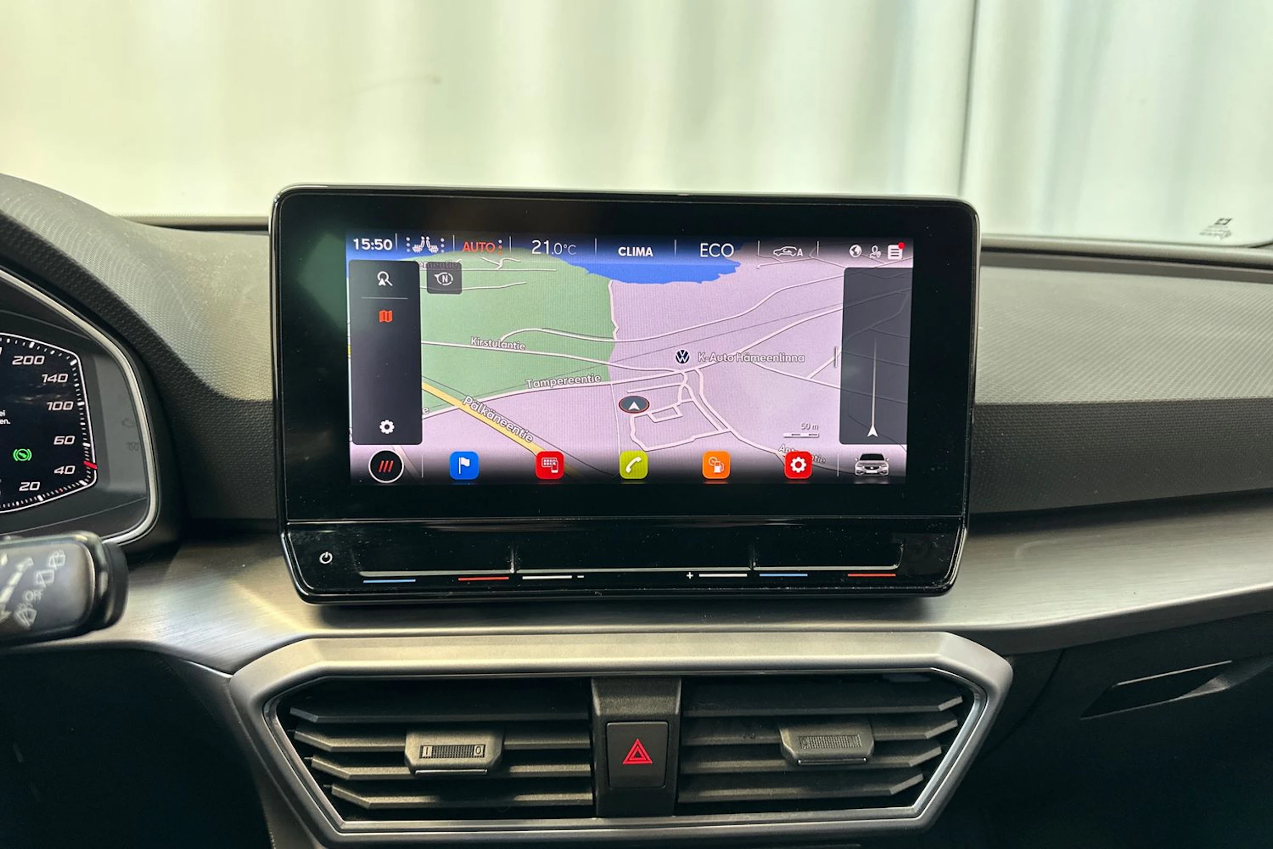 valkoinen SEAT Leon Sportstourer 2021 kuva 14.