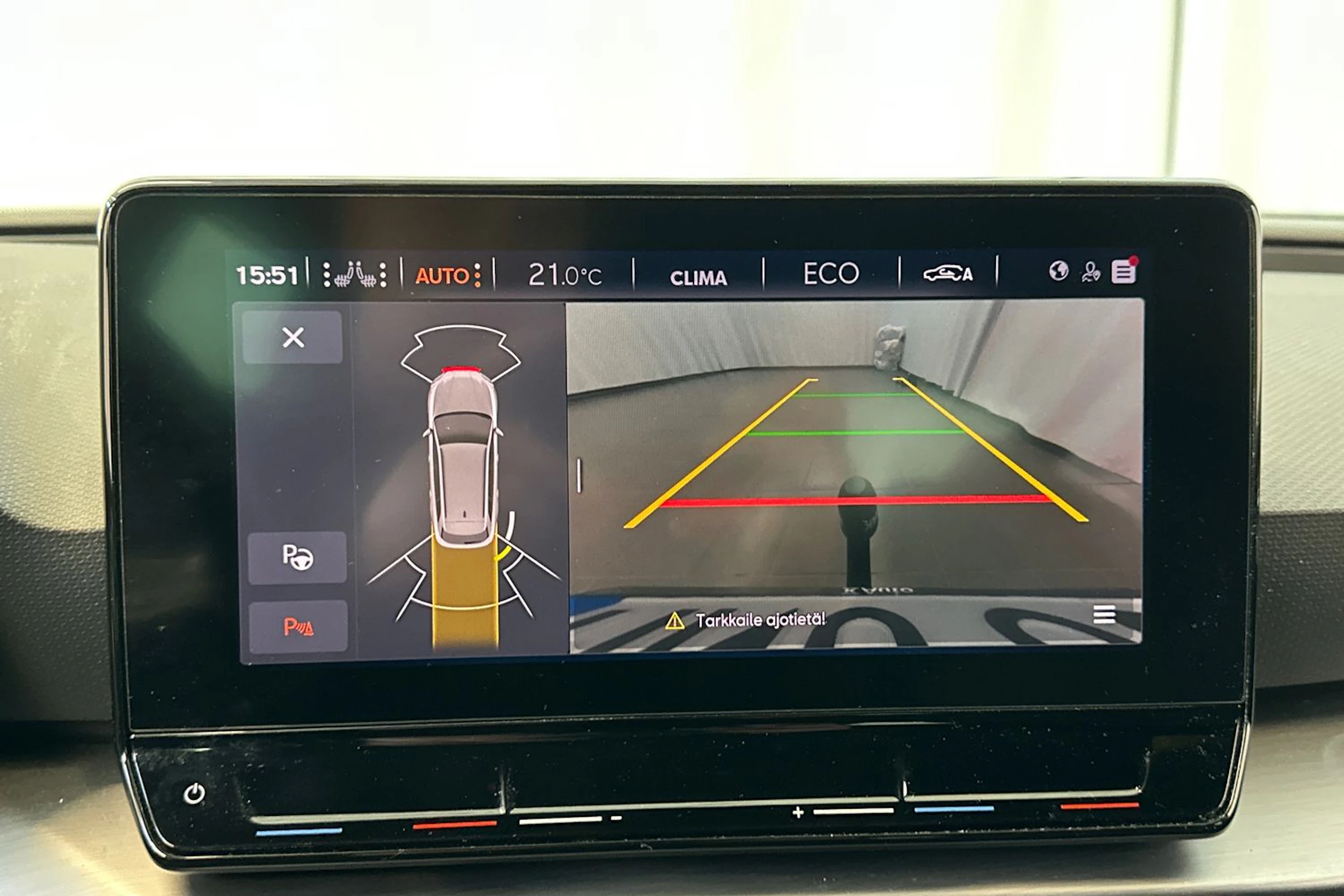 valkoinen SEAT Leon Sportstourer 2021 kuva 16.