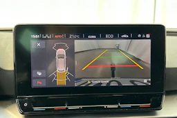 valkoinen SEAT Leon Sportstourer 2021 kuva 16.