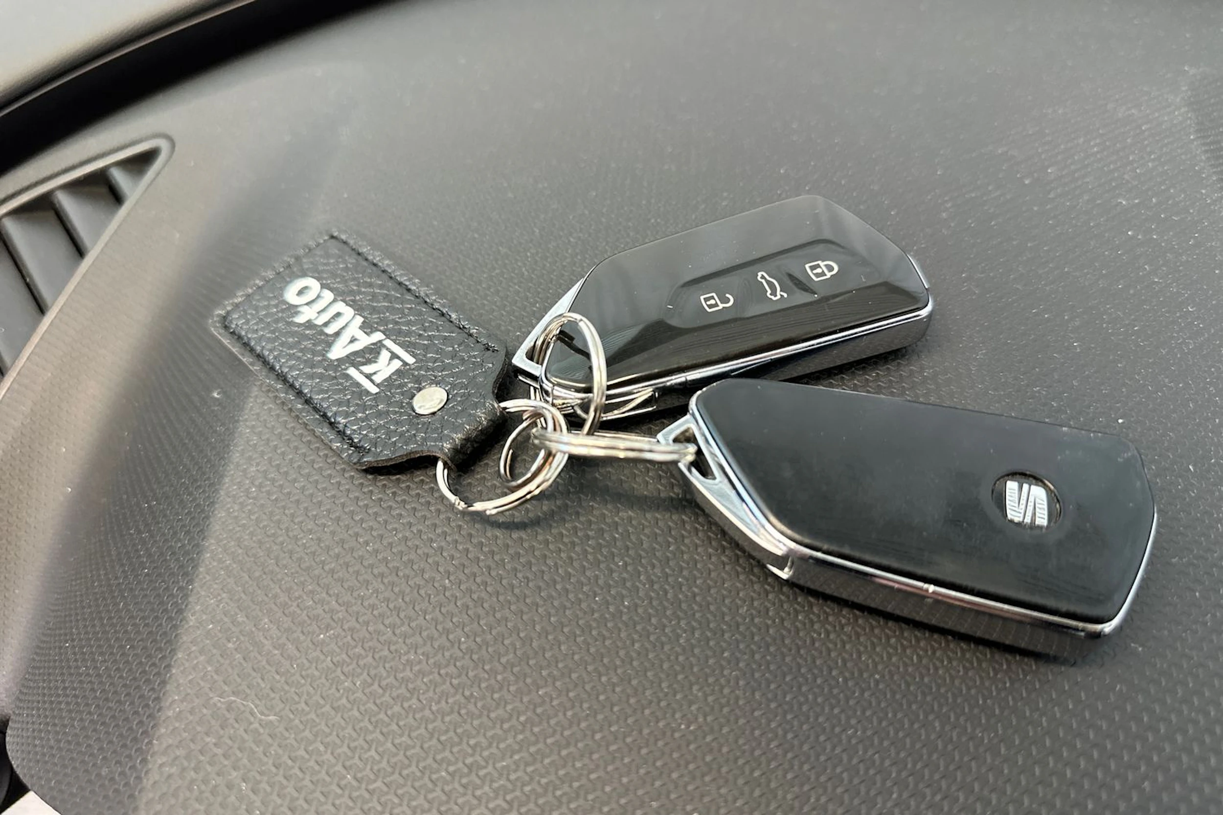 valkoinen SEAT Leon Sportstourer 2021 kuva 17.