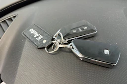 valkoinen SEAT Leon Sportstourer 2021 kuva 17.