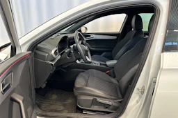 valkoinen SEAT Leon Sportstourer 2021 kuva 18.