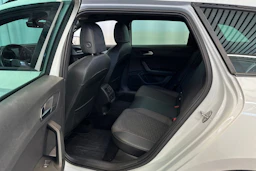 valkoinen SEAT Leon Sportstourer 2021 kuva 19.
