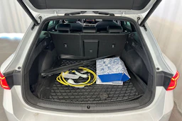 valkoinen SEAT Leon Sportstourer 2021 kuva 20.