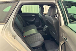 valkoinen SEAT Leon Sportstourer 2021 kuva 21.