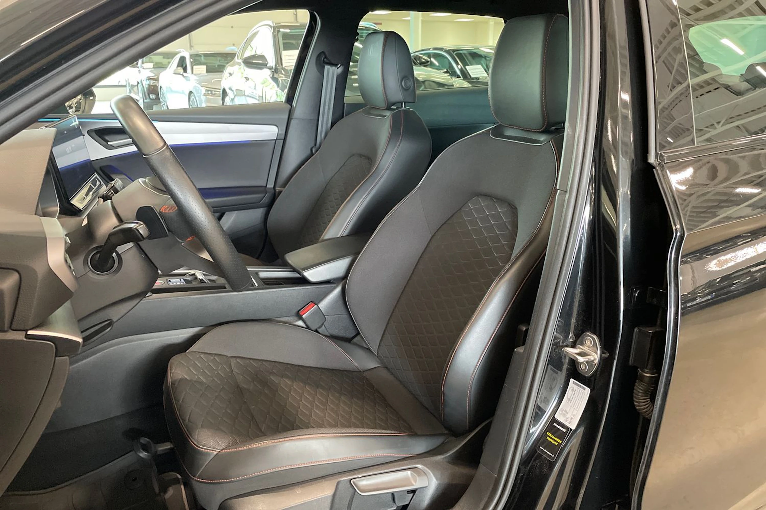 Musta SEAT LEON SPORTSTOURER 2021 kuva 11.