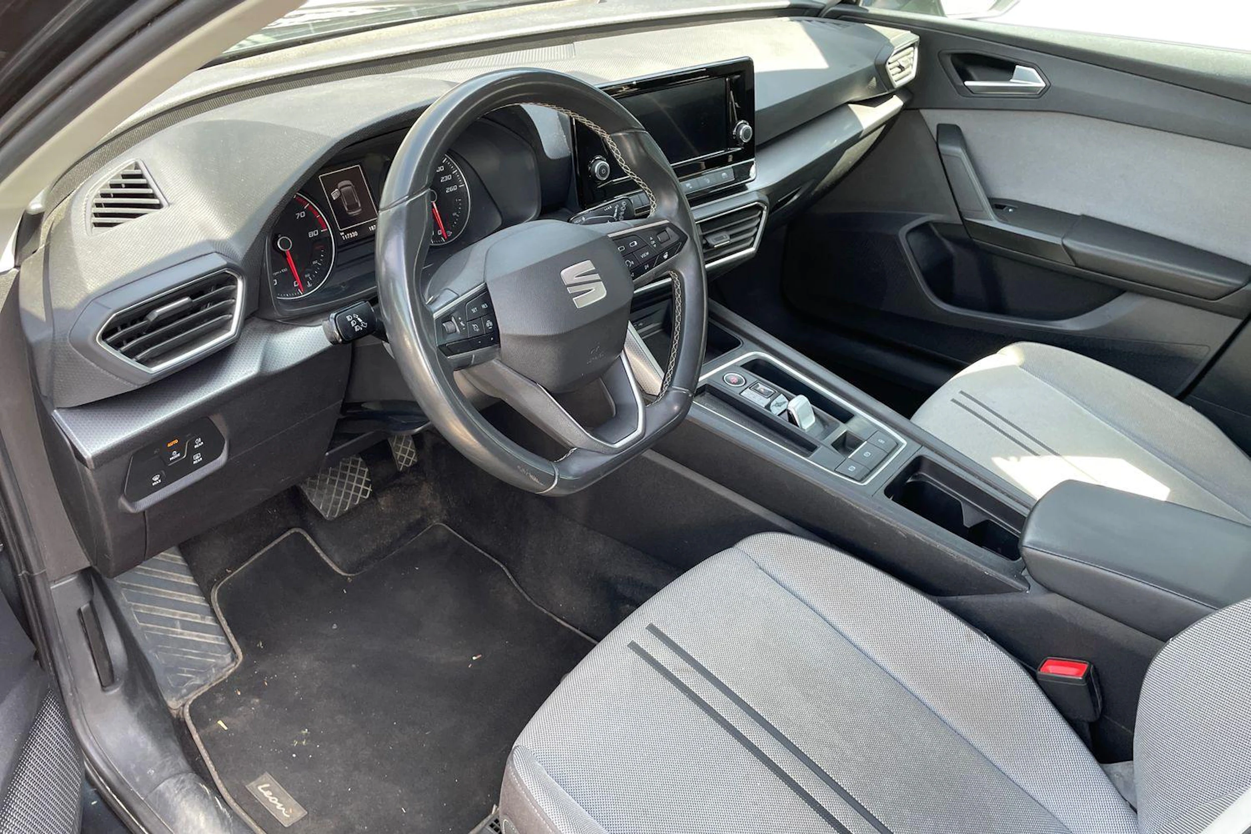 harmaa SEAT Leon Sportstourer 2021 kuva 3.
