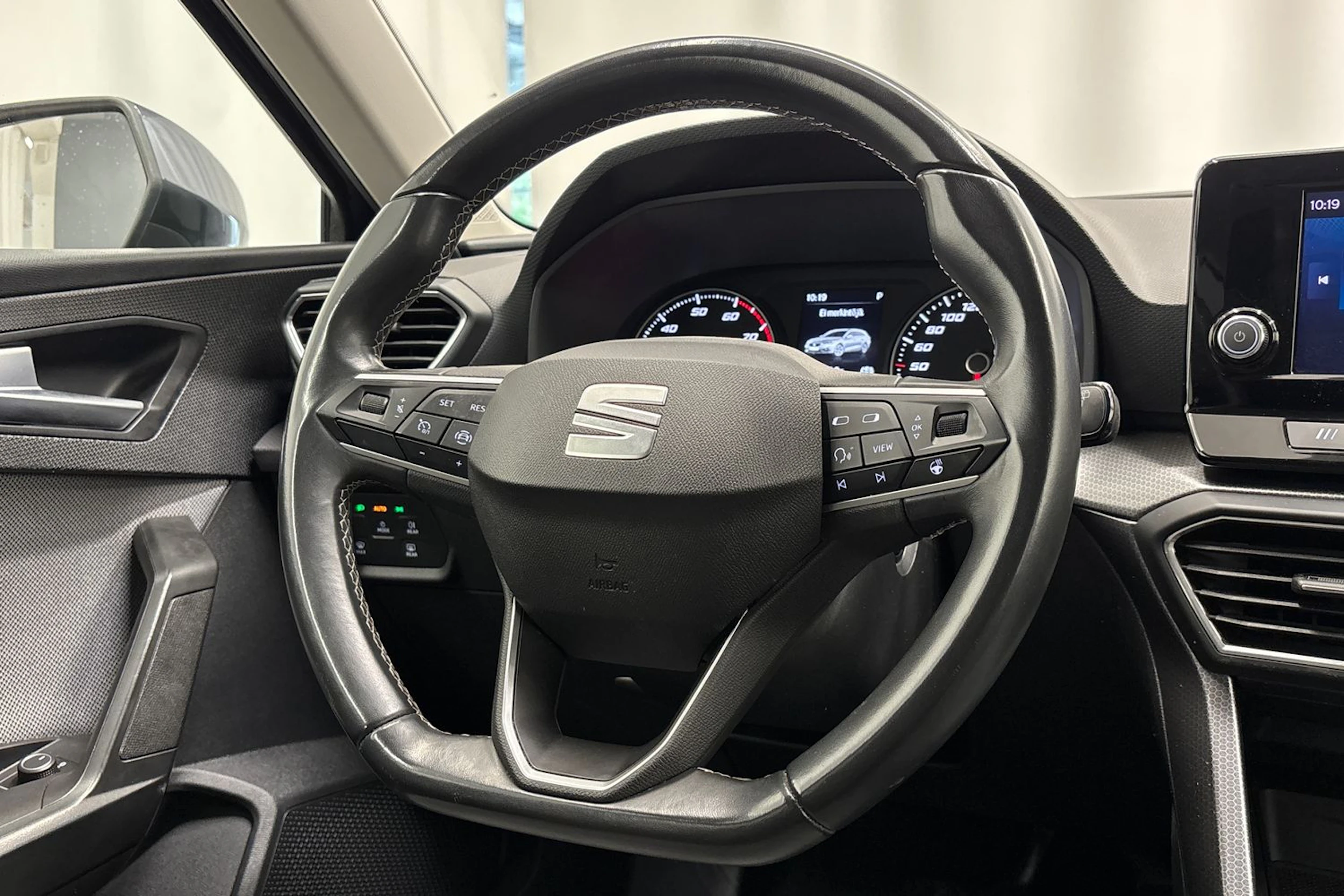 harmaa SEAT Leon Sportstourer 2021 kuva 12.