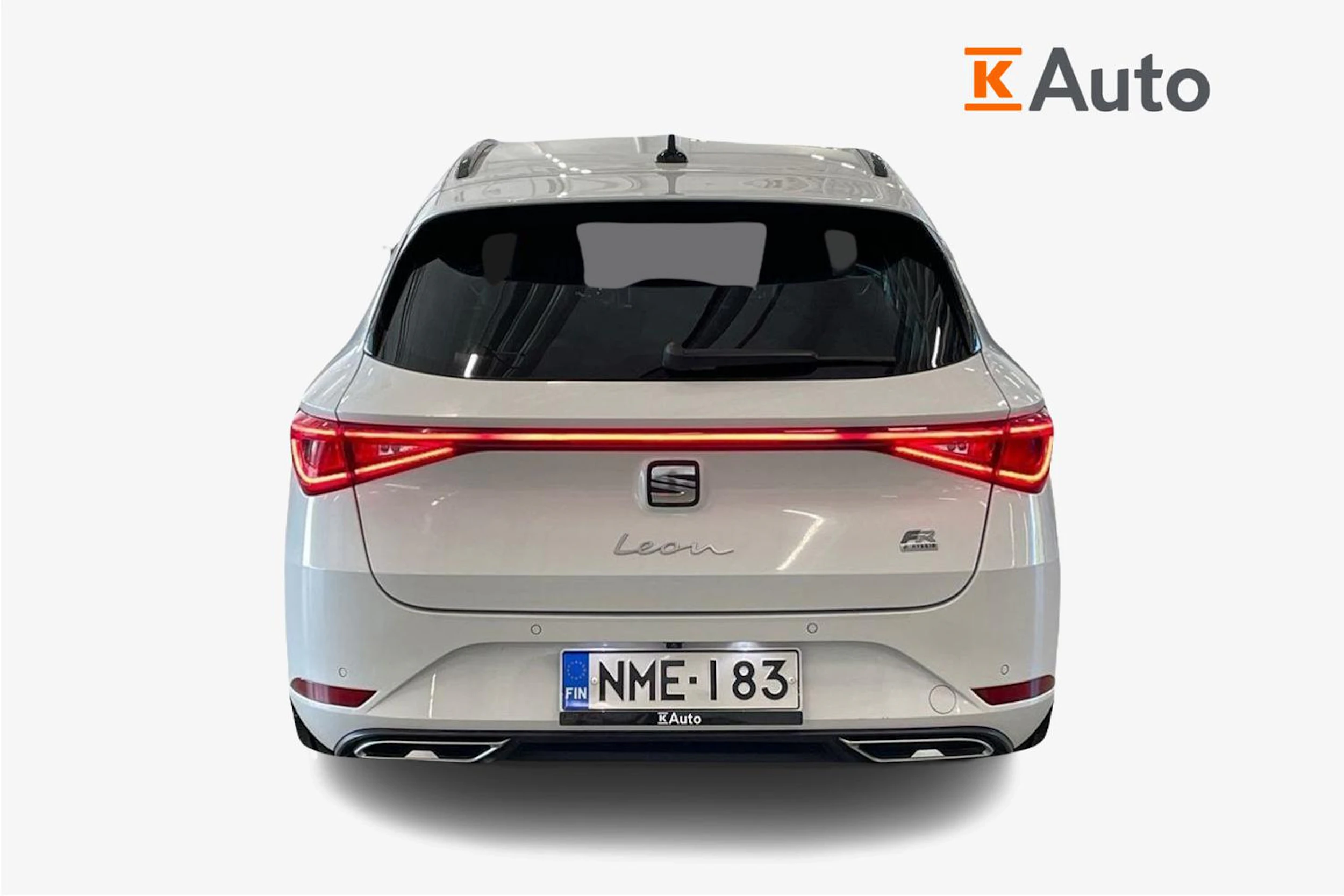 valkoinen SEAT Leon Sportstourer 2021 kuva 3.