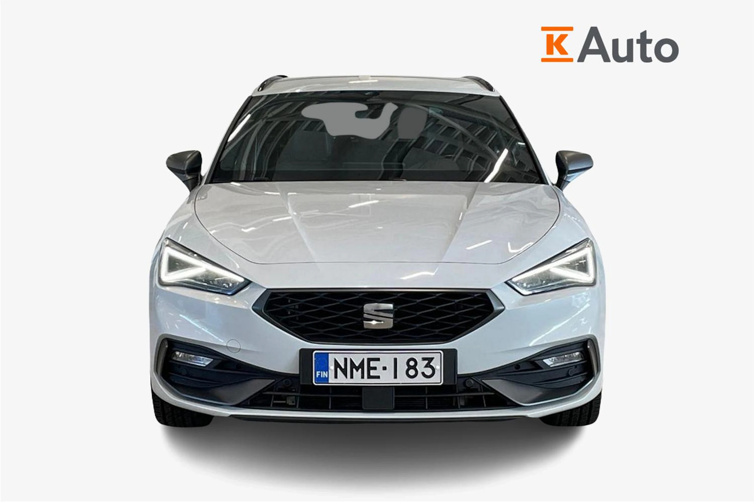 valkoinen SEAT Leon Sportstourer 2021 kuva 4.