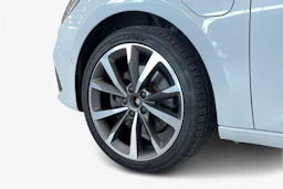 valkoinen SEAT Leon Sportstourer 2021 kuva 9.