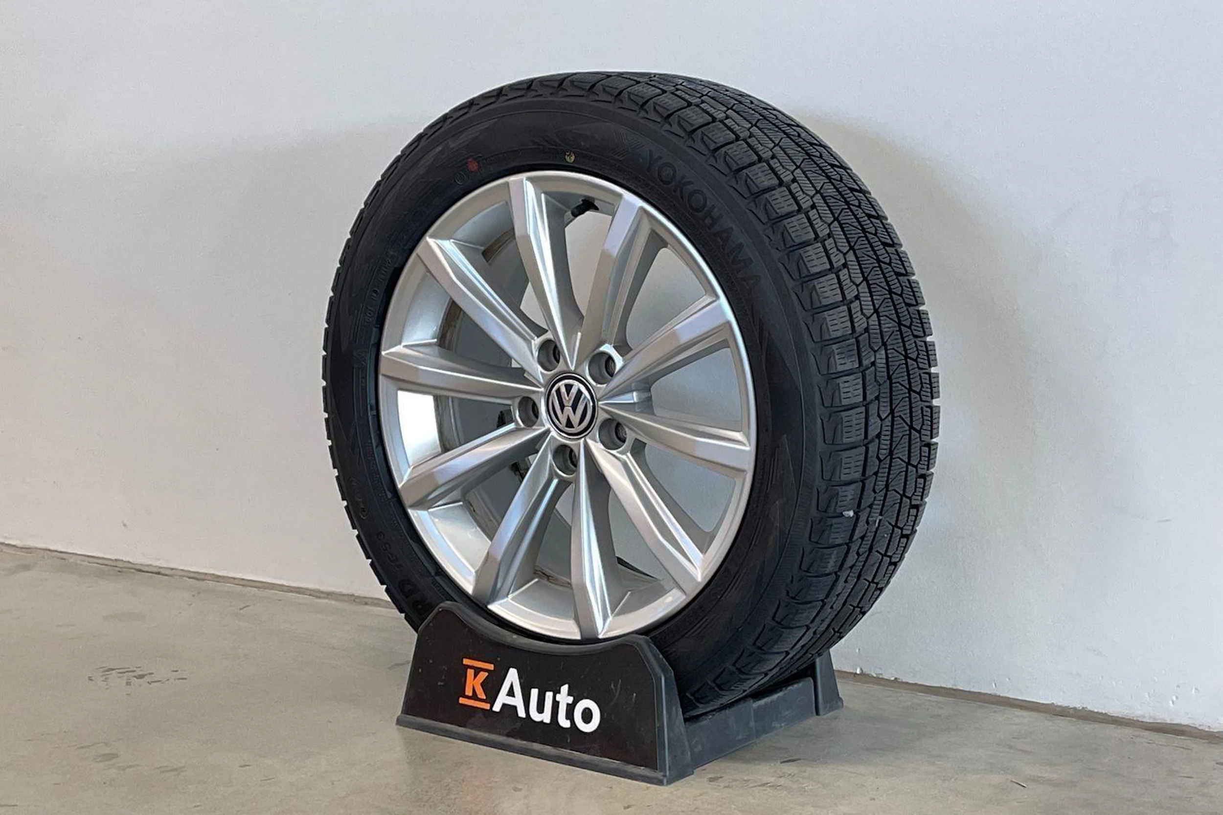 valkoinen SEAT Leon Sportstourer 2021 kuva 10.