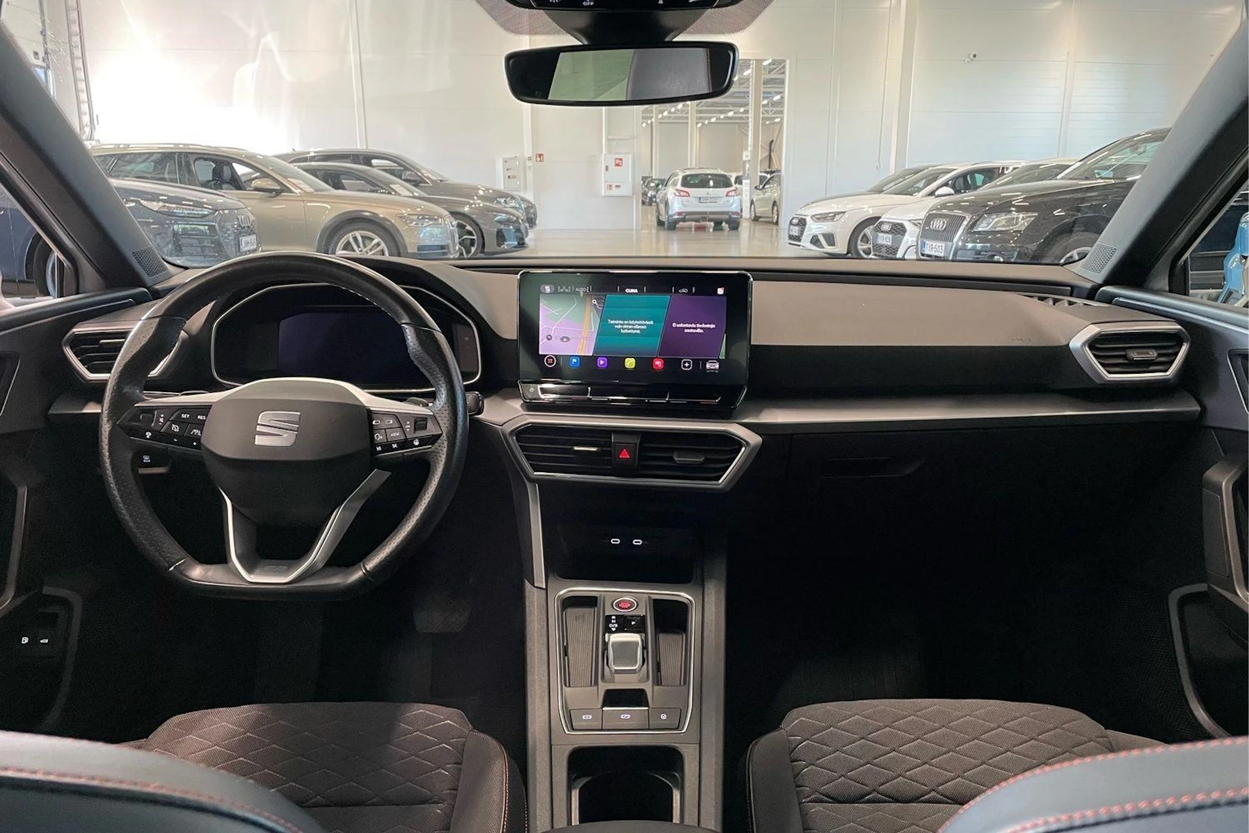 valkoinen SEAT Leon Sportstourer 2021 kuva 11.