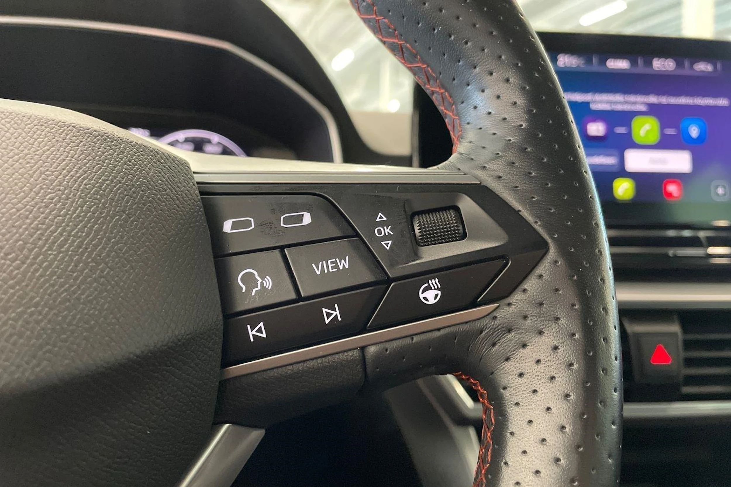 valkoinen SEAT Leon Sportstourer 2021 kuva 14.