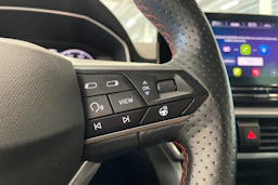 valkoinen SEAT Leon Sportstourer 2021 kuva 14.