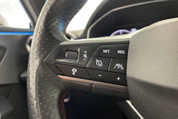 valkoinen SEAT Leon Sportstourer 2021 kuva 15.
