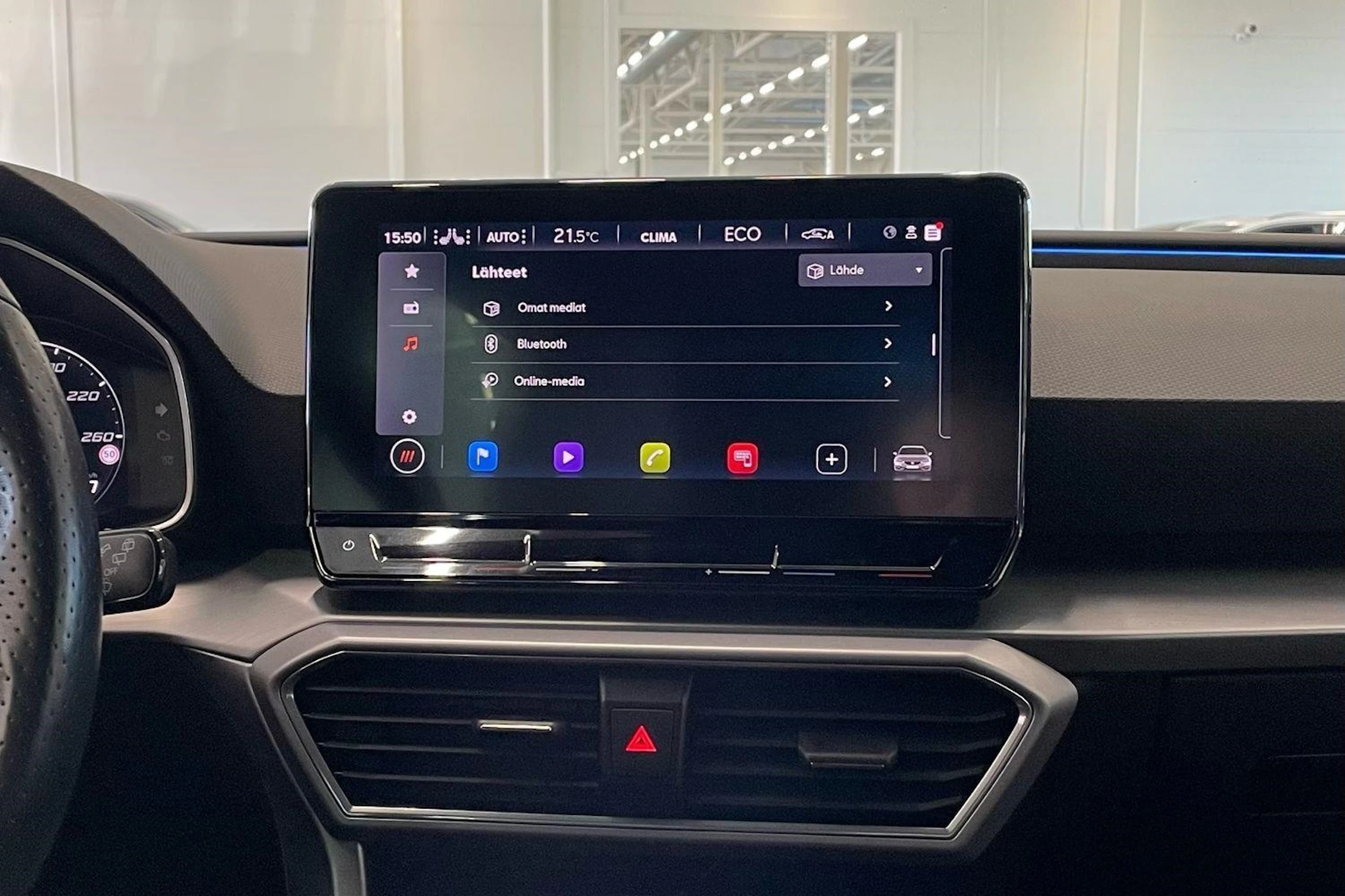 valkoinen SEAT Leon Sportstourer 2021 kuva 19.