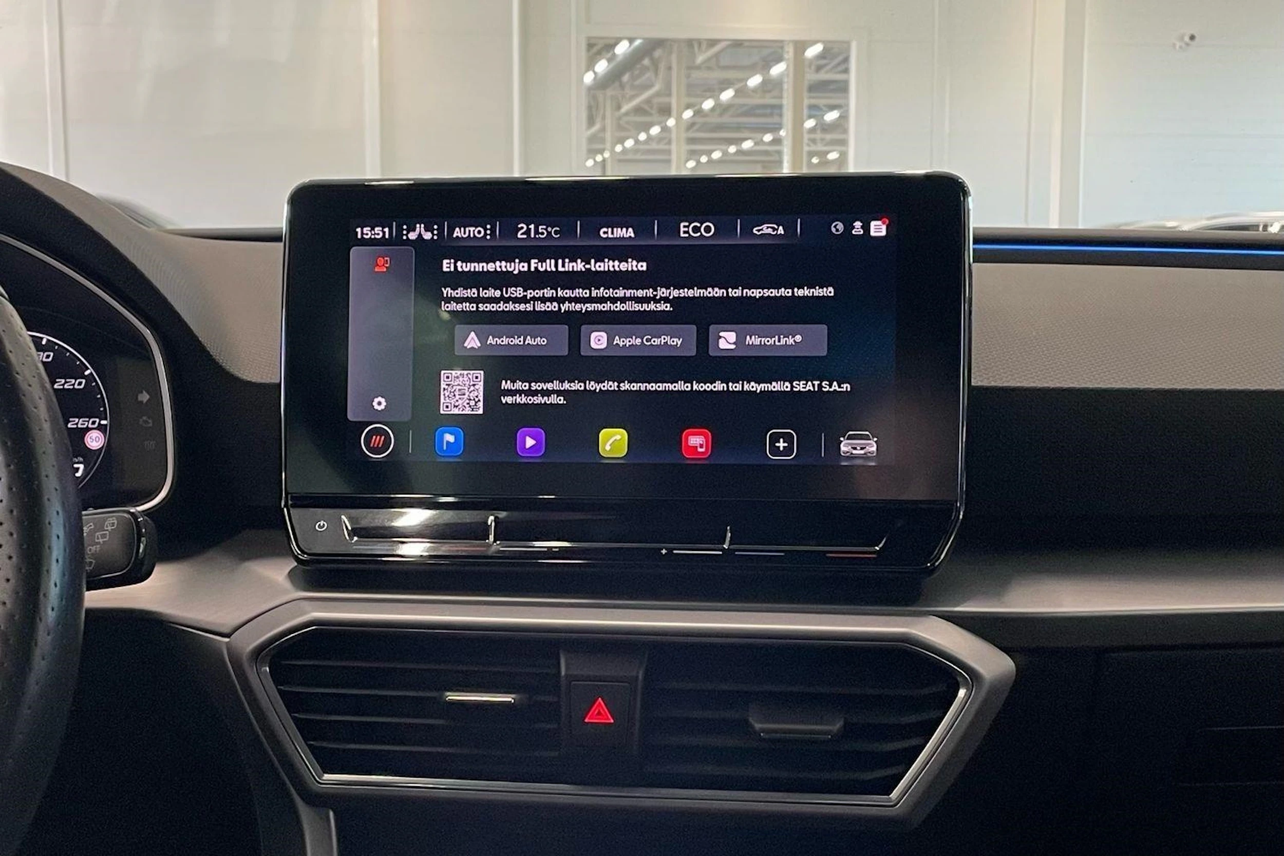 valkoinen SEAT Leon Sportstourer 2021 kuva 20.