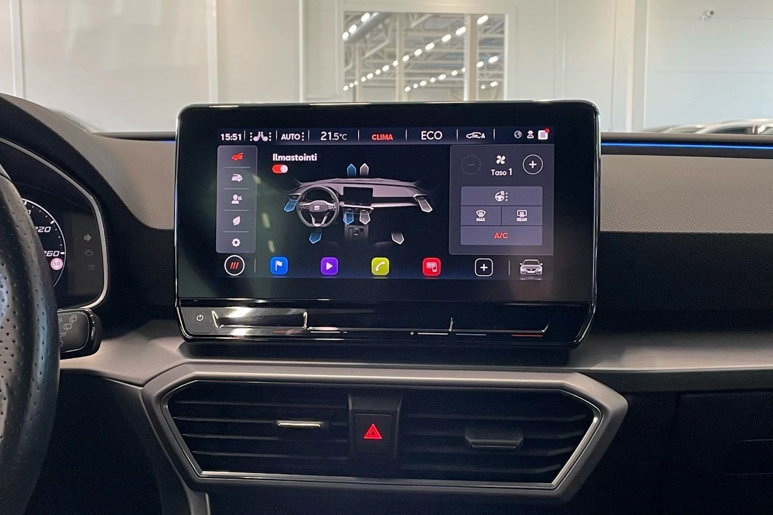 valkoinen SEAT Leon Sportstourer 2021 kuva 21.