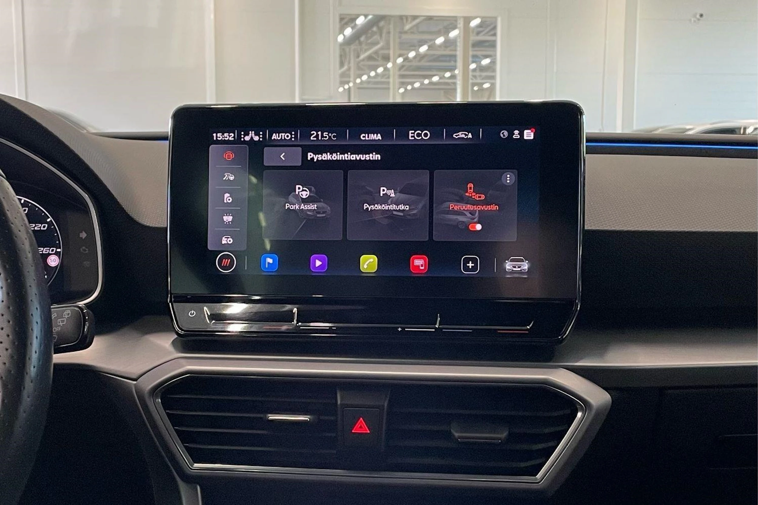 valkoinen SEAT Leon Sportstourer 2021 kuva 22.