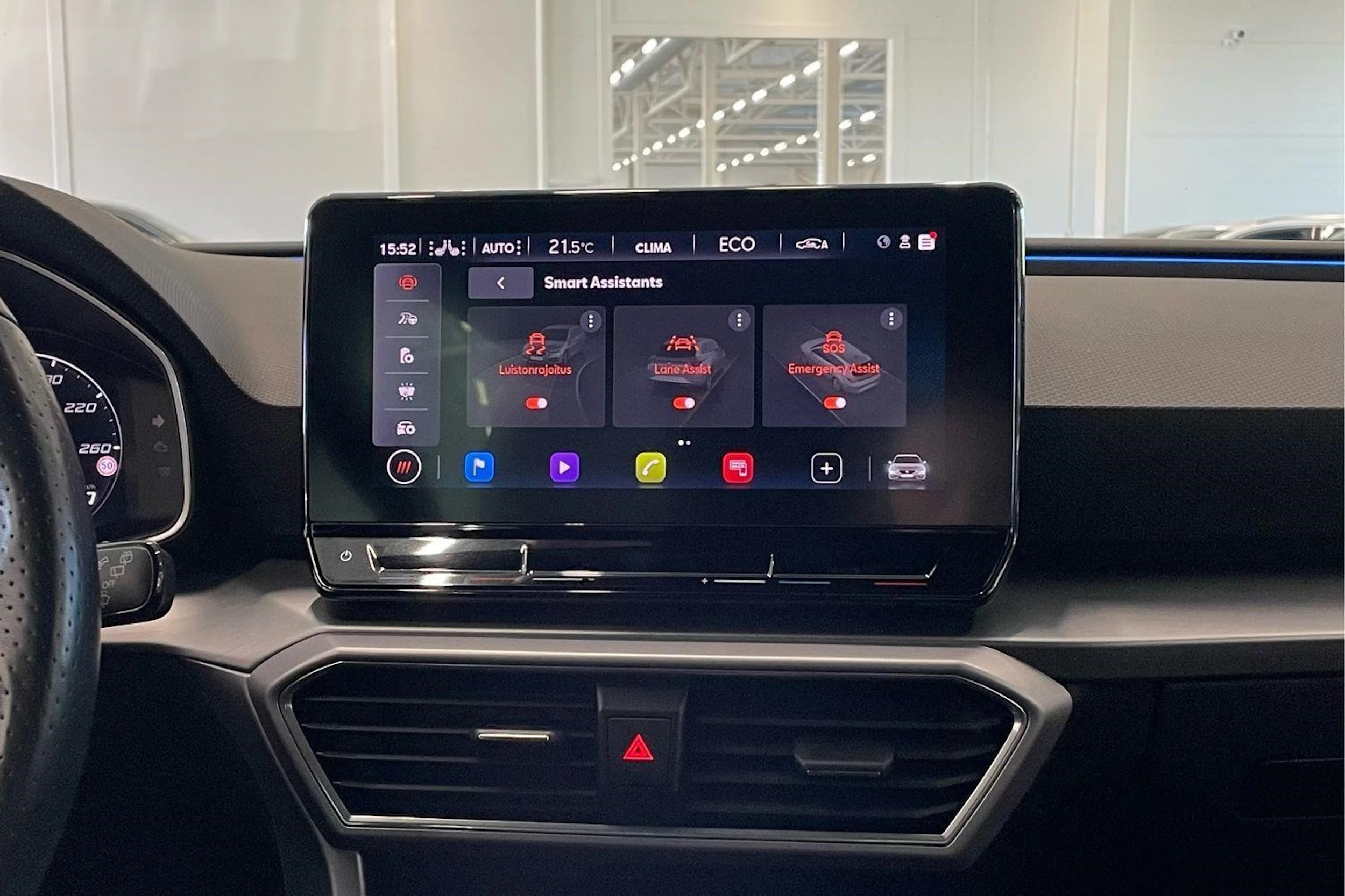 valkoinen SEAT Leon Sportstourer 2021 kuva 23.