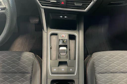 valkoinen SEAT Leon Sportstourer 2021 kuva 30.