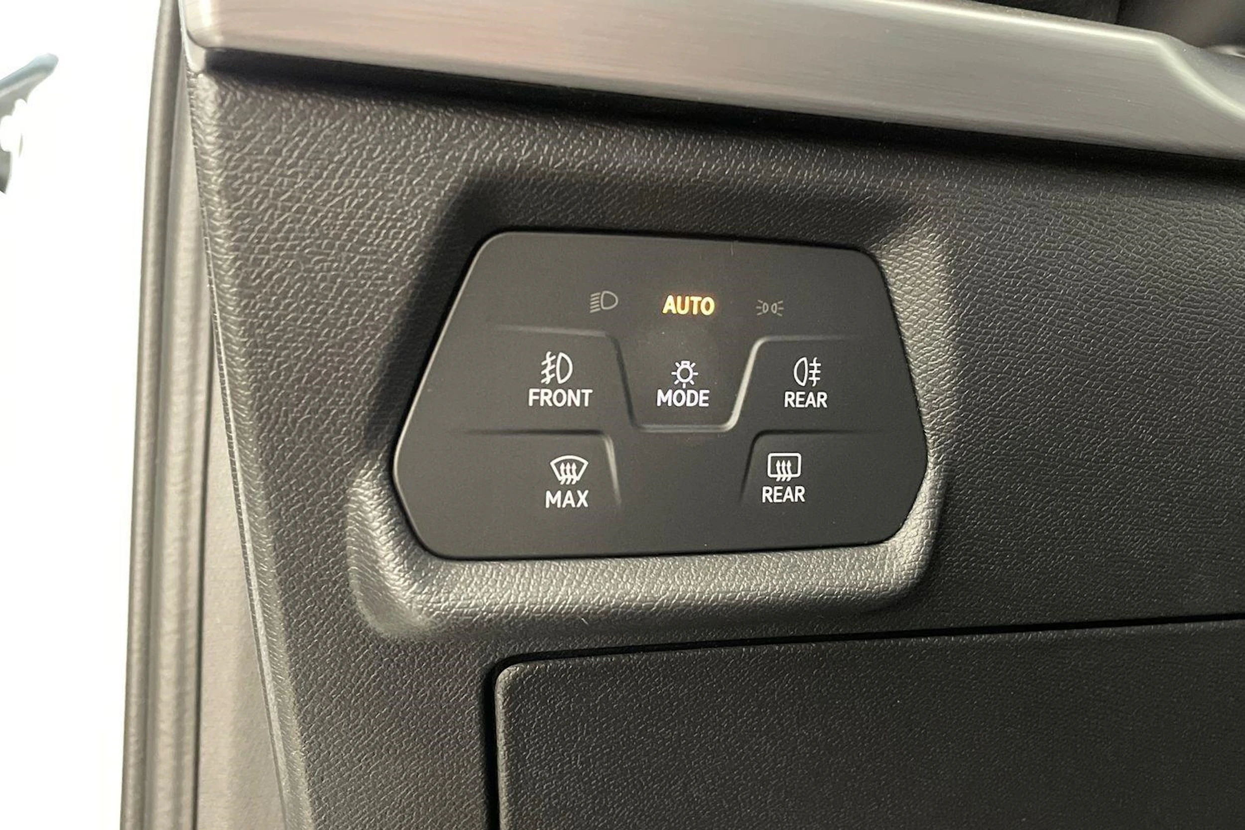 valkoinen SEAT Leon Sportstourer 2021 kuva 32.