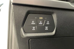 valkoinen SEAT Leon Sportstourer 2021 kuva 32.