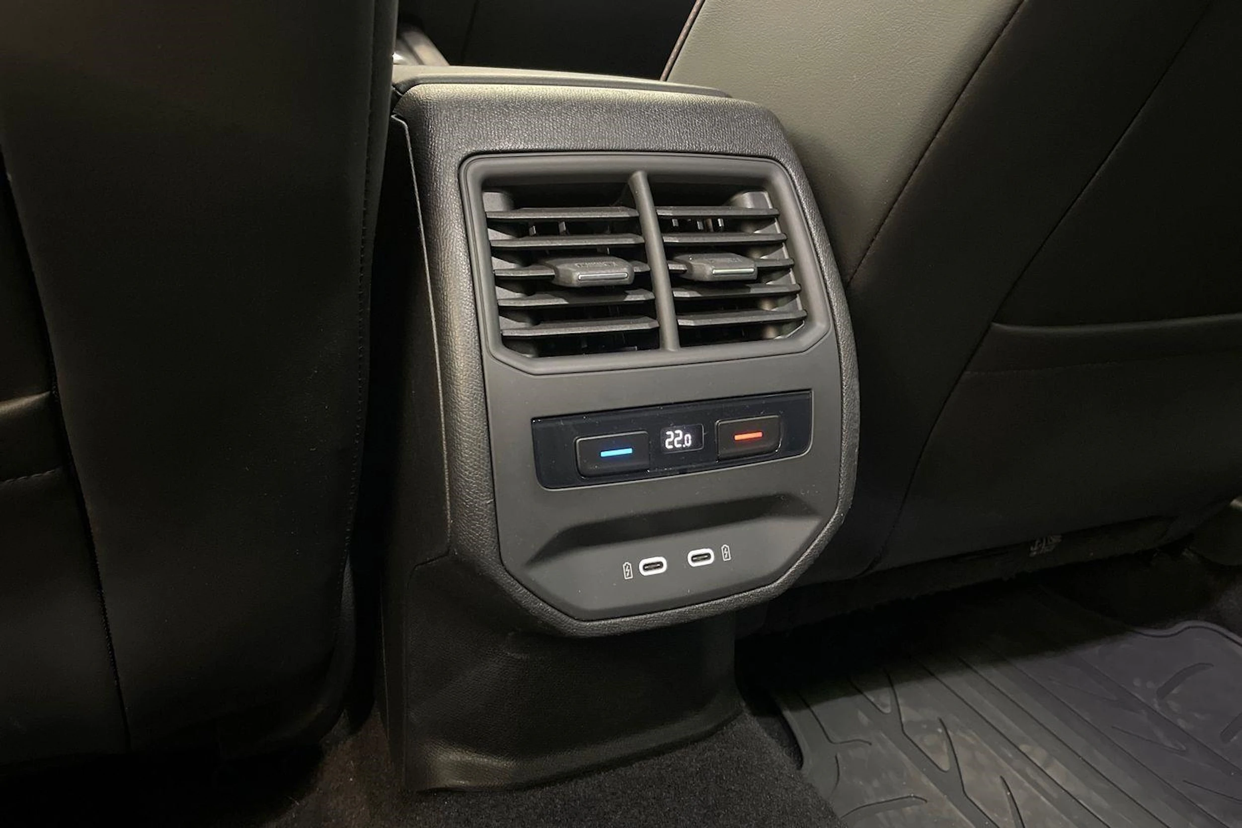 valkoinen SEAT Leon Sportstourer 2021 kuva 35.