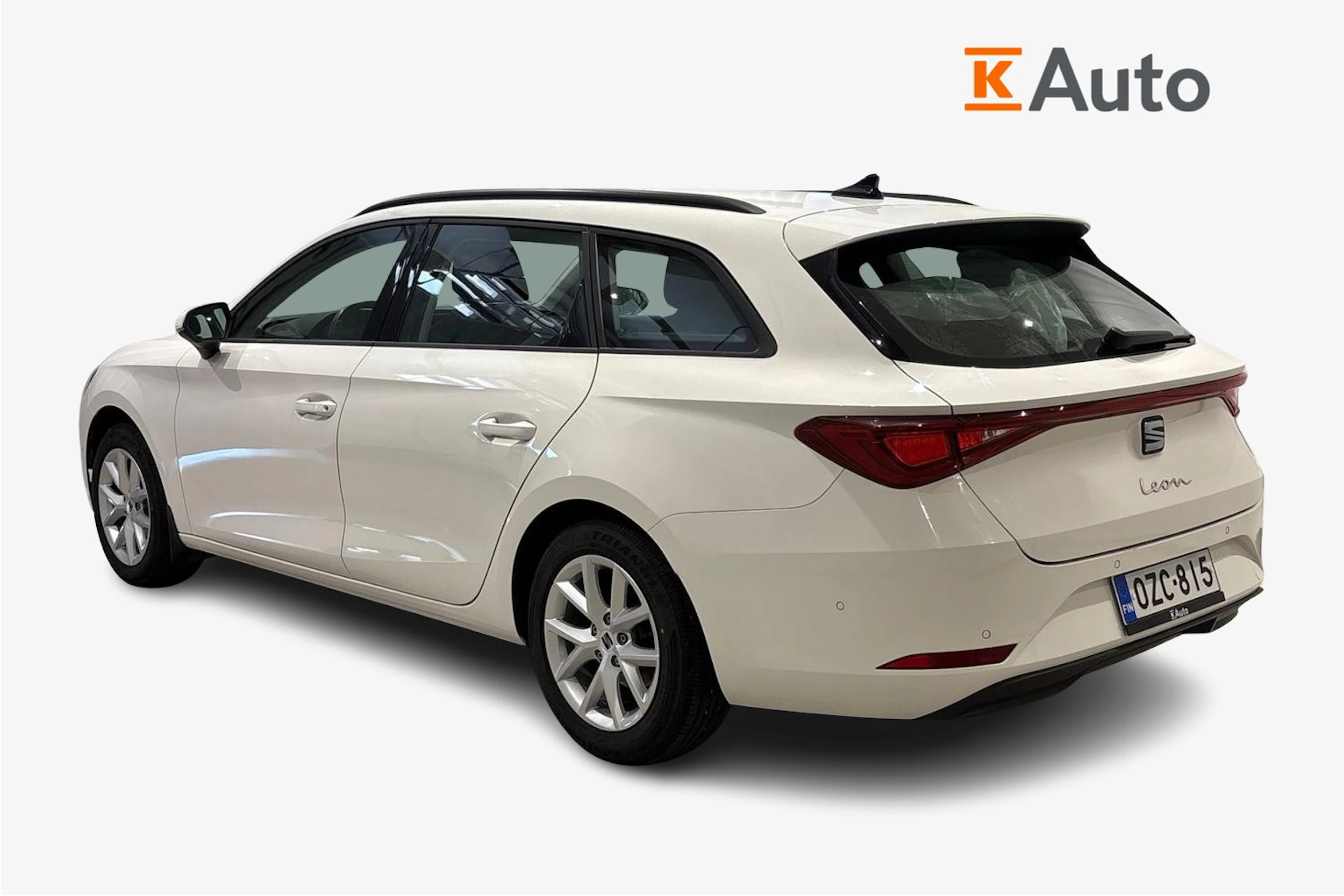 valkoinen SEAT Leon Sportstourer 2022 kuva 2.