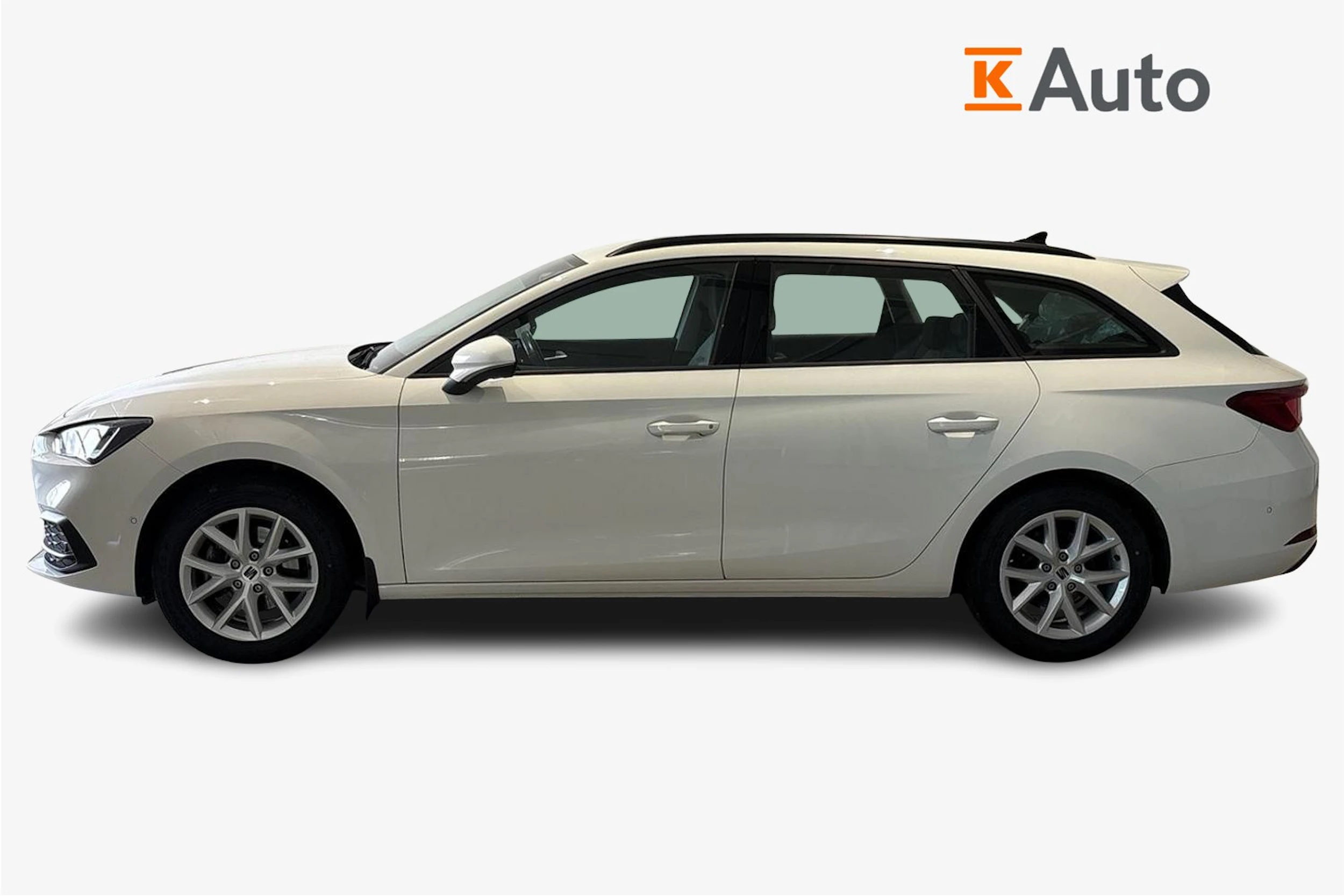 valkoinen SEAT Leon Sportstourer 2022 kuva 5.