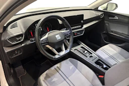 valkoinen SEAT Leon Sportstourer 2022 kuva 6.