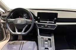 valkoinen SEAT Leon Sportstourer 2022 kuva 7.