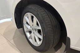 valkoinen SEAT Leon Sportstourer 2022 kuva 10.