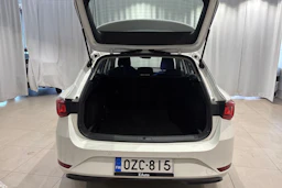 valkoinen SEAT Leon Sportstourer 2022 kuva 13.