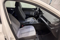 valkoinen SEAT Leon Sportstourer 2022 kuva 14.